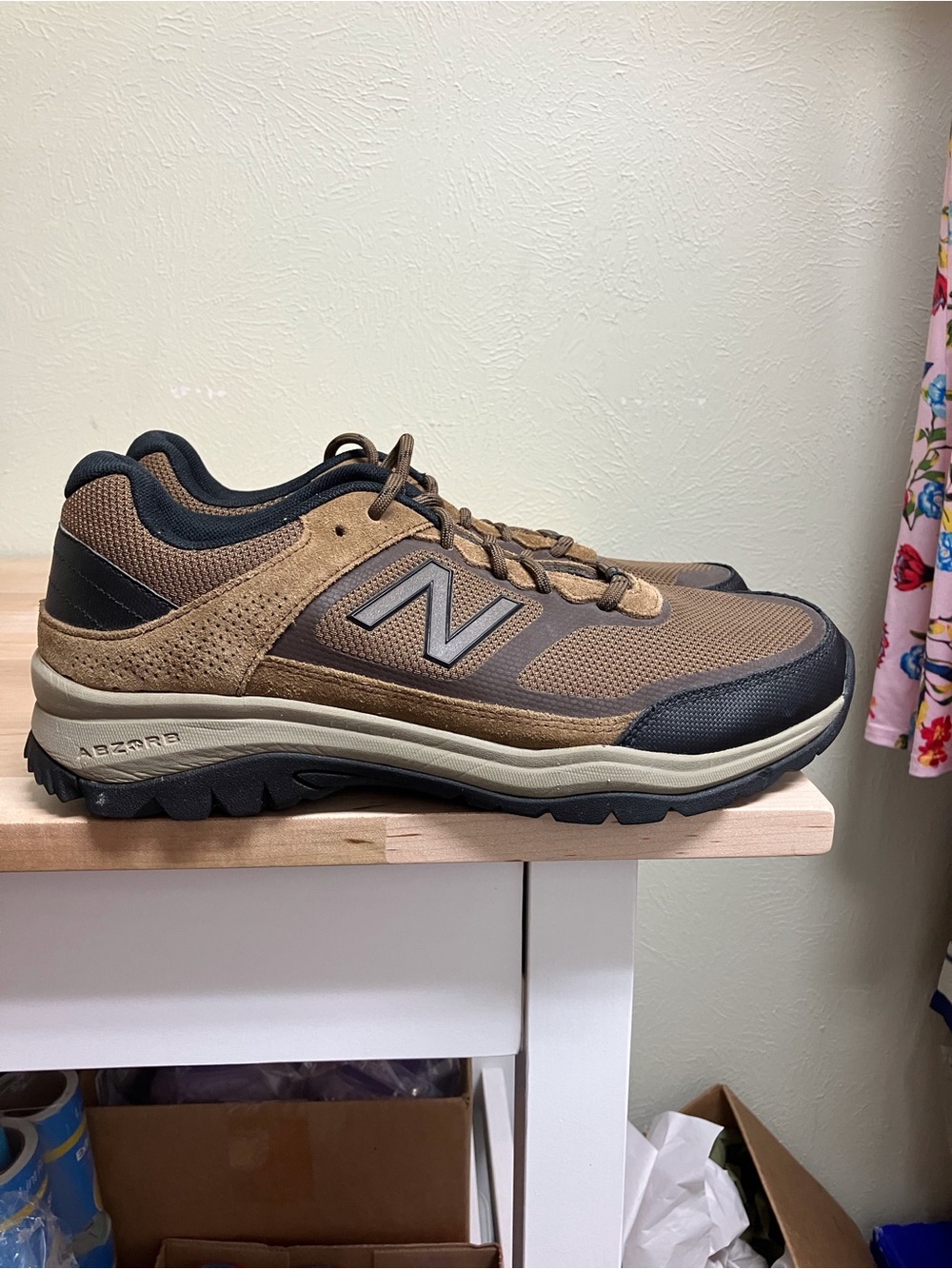 New Balance Men's Brown and Black Outdoor Trainer